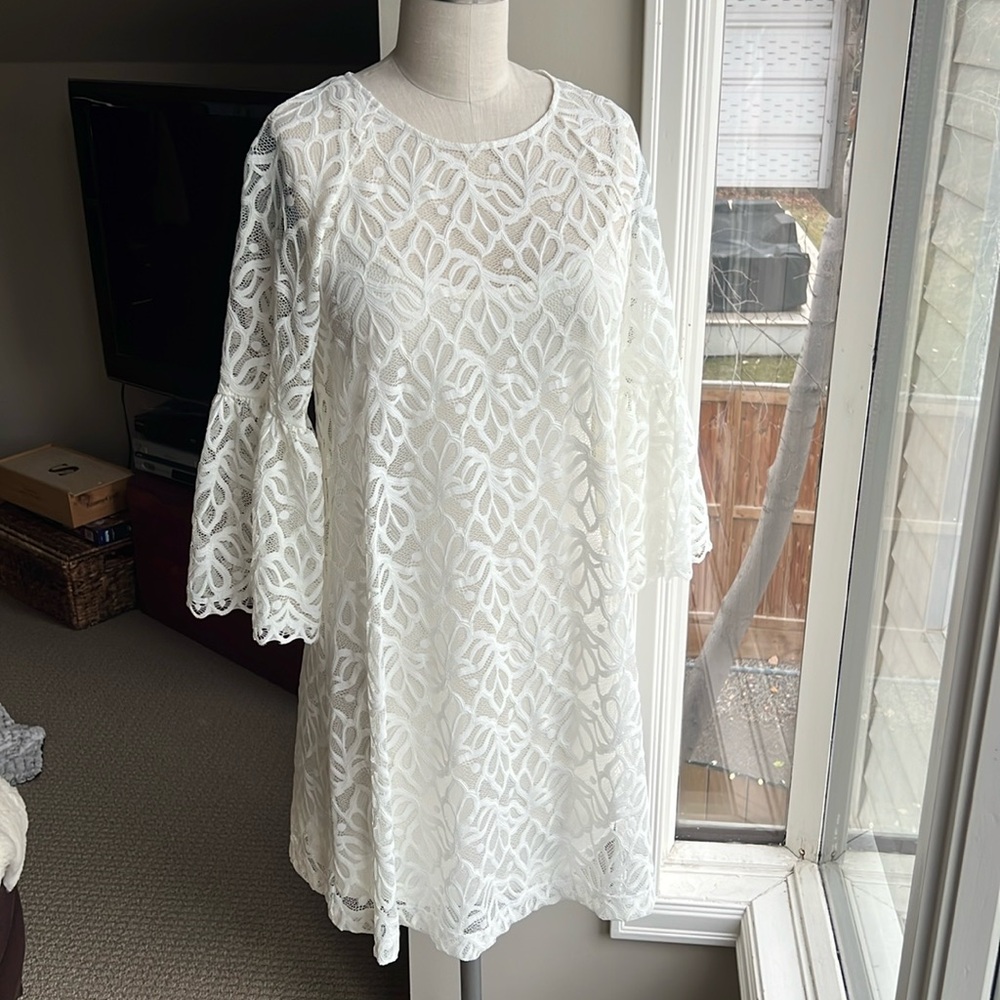 Elegant White Lace Mini Dress